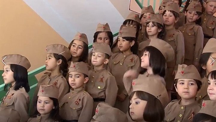 Песня смуглянка поют дети. Таджикские дети поют Смуглянку. Смуглянка Таджикистан. Смуглянка дети Таджикистана. Смуглянка дети таджикски.