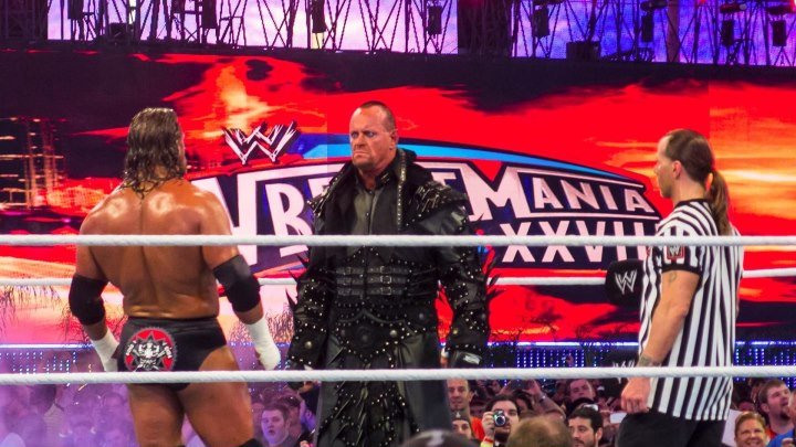 The Undertaker vs Triple H - WrestleMania XXVIII - Highlights HD