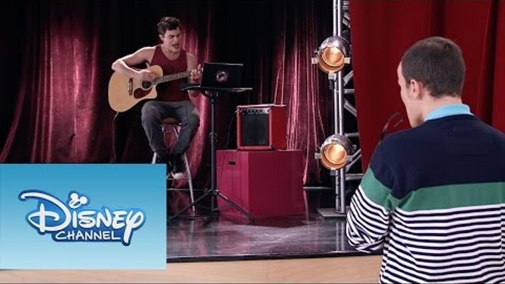 Violetta: Momento Musical: Diego interpreta "Ser Quien Soy" con la guitarra