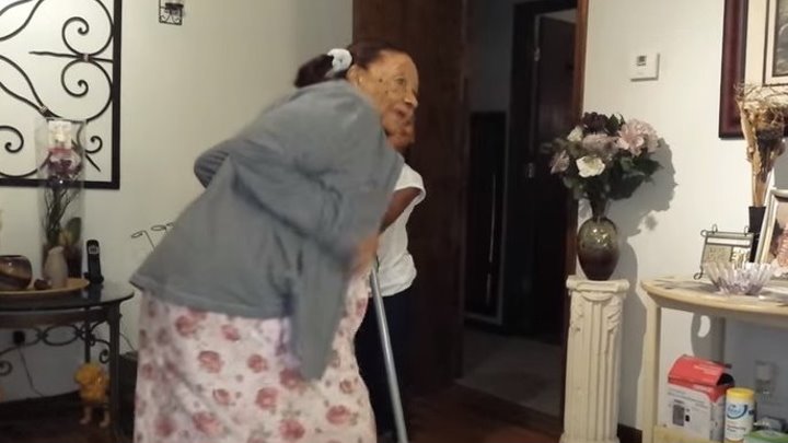 Моя бабушка танцует в 97 лет!