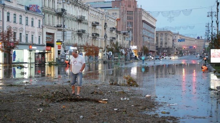 Последствия потопа в центре Киева