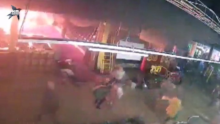 Первые минуты пожара в Кемерово с камер наблюдения