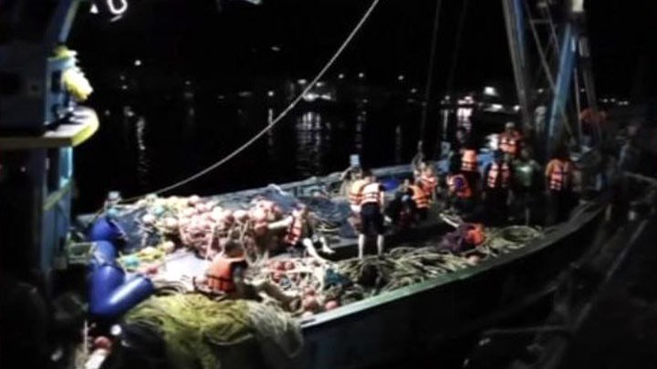 Шансов спасти туристов, пропавших при крушении катера в Таиланде, почти нет