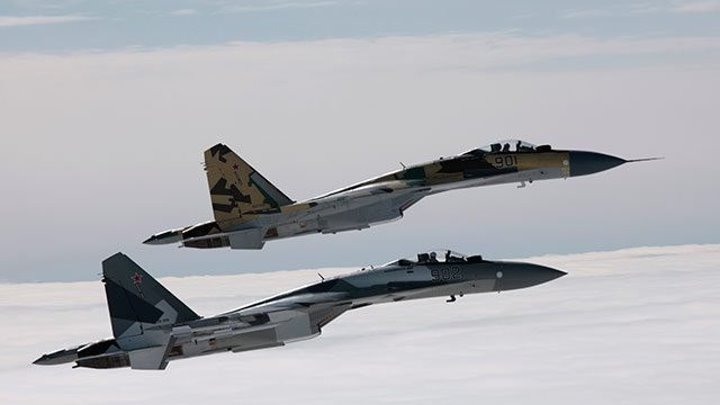 Эксклюзивные кадры дозаправки новейших Су-35 в воздухе