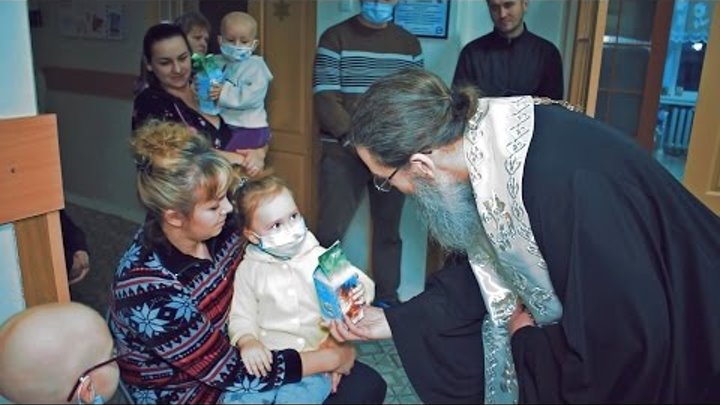 Посещение митрополитом Лукой и клириками Запорожской епархии областной детской больницы 07 01 2017