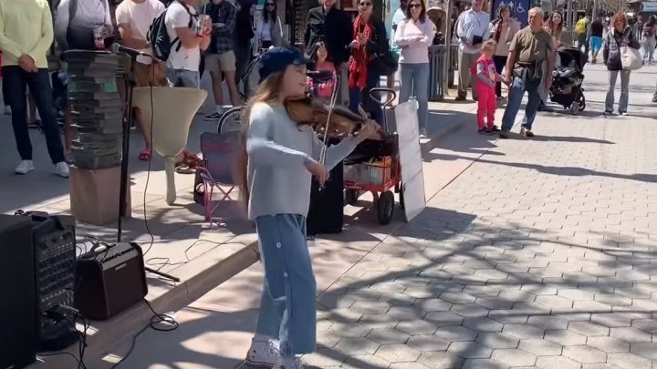 Девочка играет "Despacito" на скрипке! Как здорово!!!