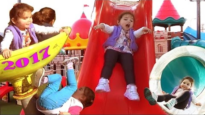 Bad Baby на детской площадке Disney Castle Видео для Детей и Малышей