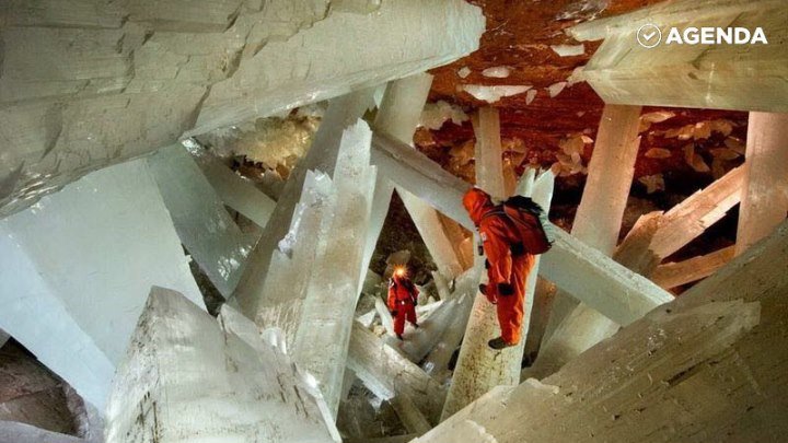 Пещера с гигантскими кристаллами