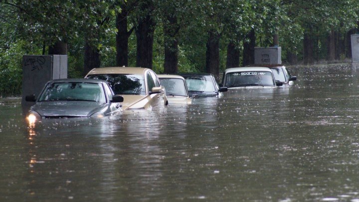 Потоп Волжский затопило проливным дождем