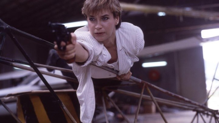 Над законом 2: Ярость блондинки (1989) боевик