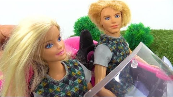 Видео для девочек. #Кен учит #Барби кататься НА МОТОЦИКЛЕ по горам. Игры с #Барби на #Лайкландия