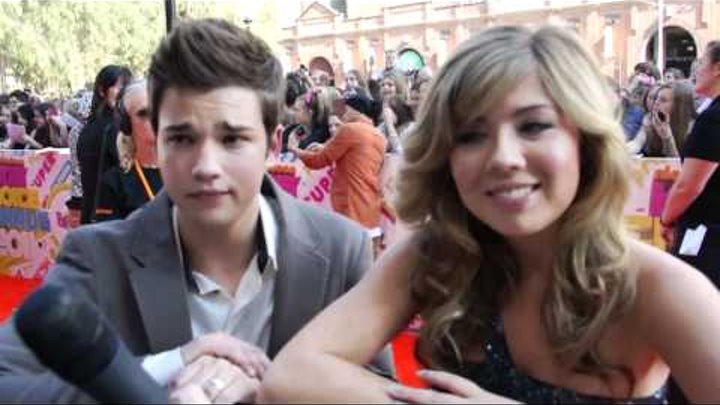 Stars of iCarly Nathan Kress & Jennette McCurdy at the 2011 Nick KCA's