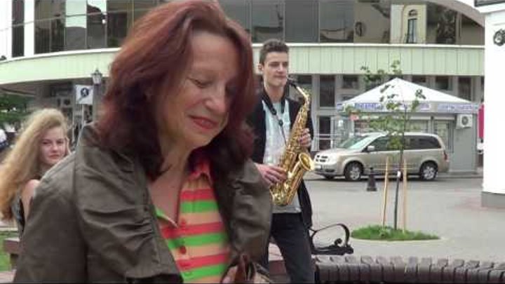 Классный саксофонист играет на улице Бреста! Buskers! Street! Musik!