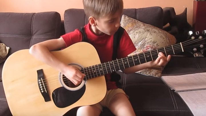 11-летний Алёшка лабает на гитаре Нирвану. Не плохо так согласитесь?