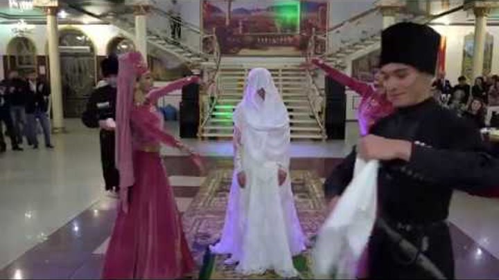 Красивый национальный обряд -Снятие платков с невесты. Балкарская свадьба