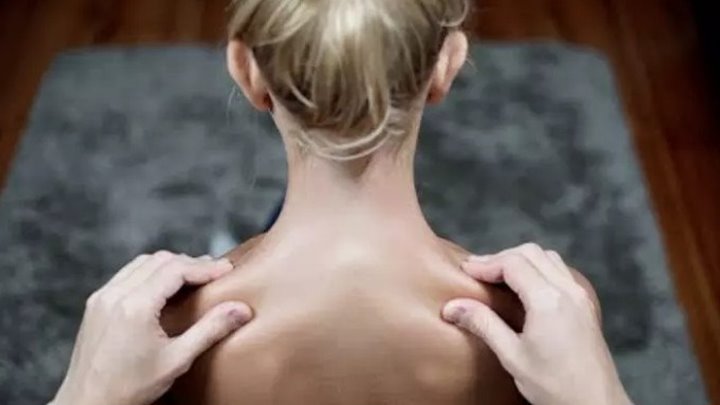 Делаем идеальный расслабляющий массаж: нужно знать всего пять движений