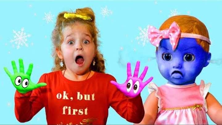 Learn Colors With Nursery Rhymes - Nadia and doll playing in colored paints!