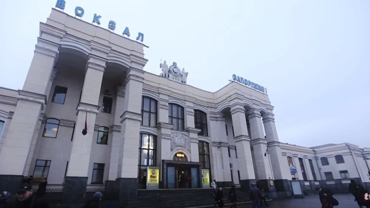 Флешмоб на вокзале в Запорожье. Весна на Заречной улице
