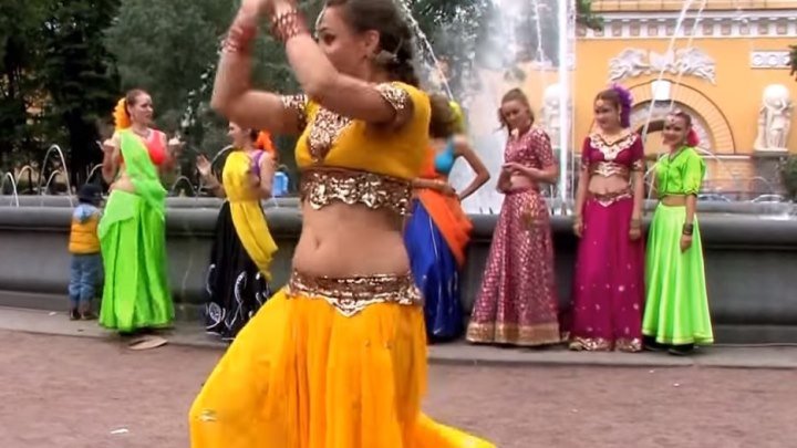 Индийский танец на улице! Красиво!!!