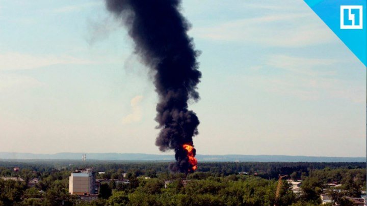 В Перми горит завод «Нефтехимик»