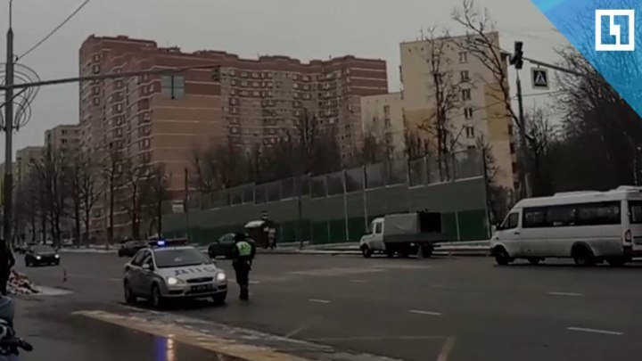 Светофор устанавливают на месте гибели девочки в Новой Москве