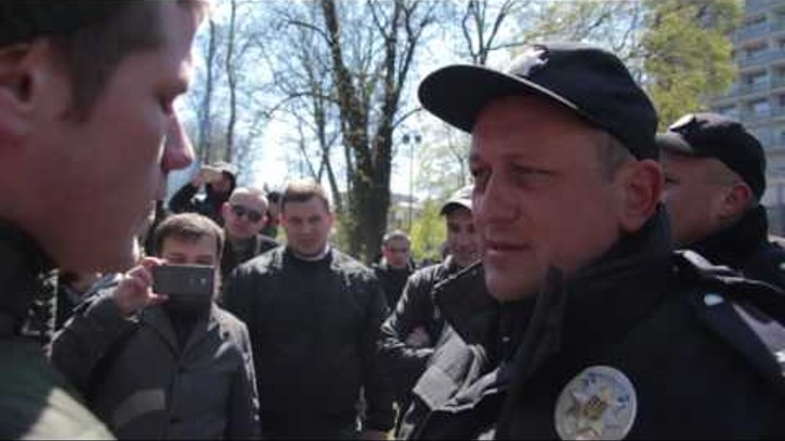 Поліція захищає: як Національному Корпусу Київ перешкоджали декомунізувати пам'ятник кату Ватутіну