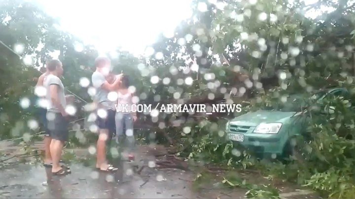 Страшные кадры последствий сегодняшнего урагана в Армавире 18 августа 2015 (9-я Линия - Ленина)