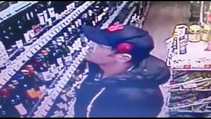 Мужчина украл в одном из магазинов Южно-Сахалинска бутылку дорогостоящего коньяка