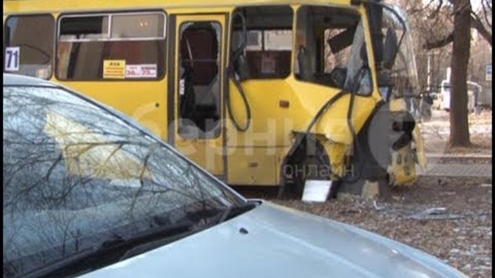 Автобус с пассажирами врезался в столб в центре Хабаровска. Mestoprotv