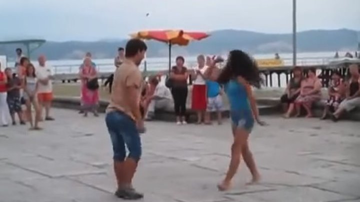 Танец Шикарной девушки в Абхазии !