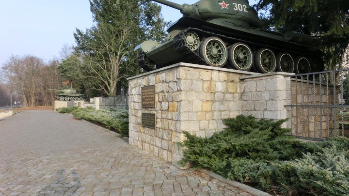 Кладбище-памятник Советских Воинов г.Baruht 9 мая 2011 года