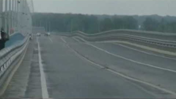 Russian authorities close wobbly bridge