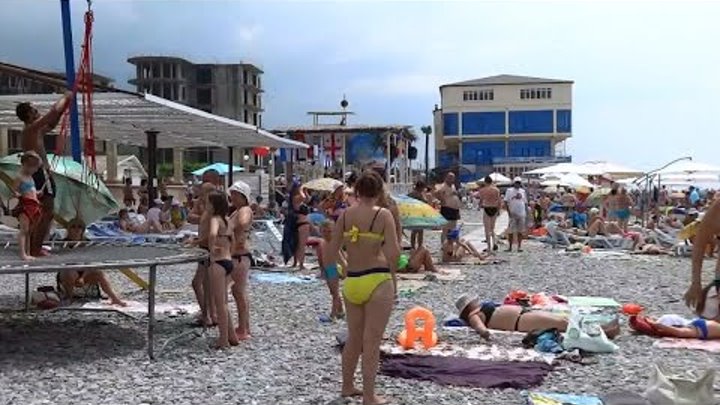 Лазаревское погода 2 августа 2015. t +27°C Пляж "Лазаревское взморье" полон