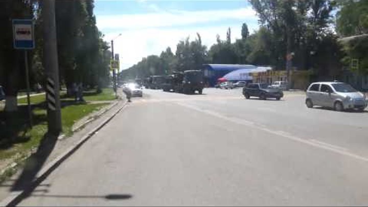 Колонна военной техники в Новошахтинске 15 06 2014