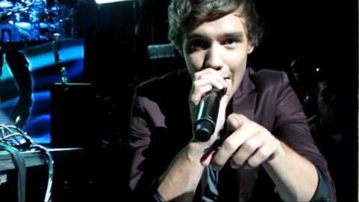 One Direction - Tell me a Lie [LIAM SINGS INTO MY CAMERA!]