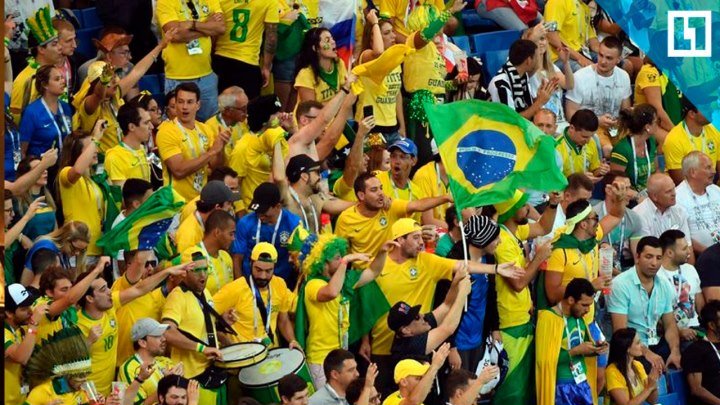 Бразильские фанаты встречают сборную