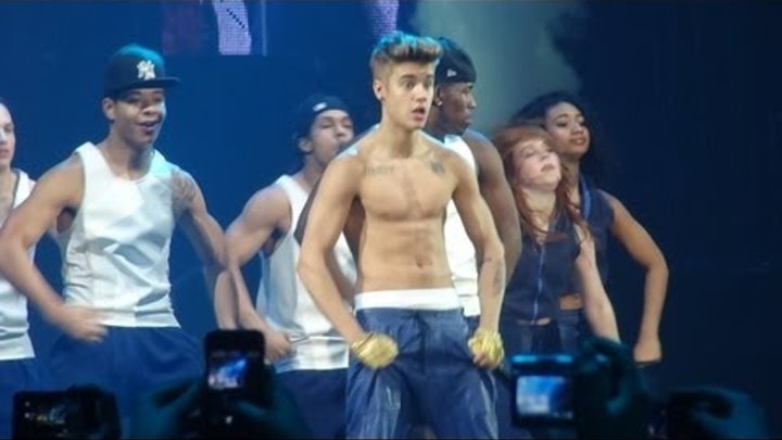 Justin Bieber - Boyfriend (Sportpaleis, Antwerp, Belgium - Believe Tour HD 11 April ) shirtless