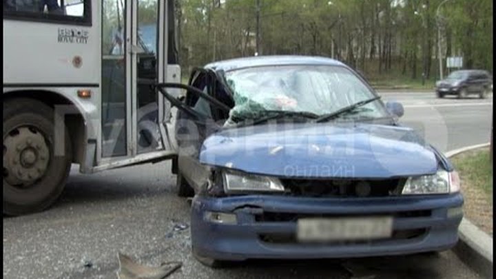 29 автобус и Тойота Королла столкнулись в Индустриальном районе Хабаровска. MestoproTV