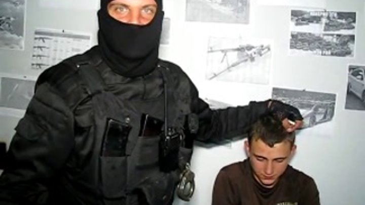 Спецназовца отрезавшего ухо пойманному террористу