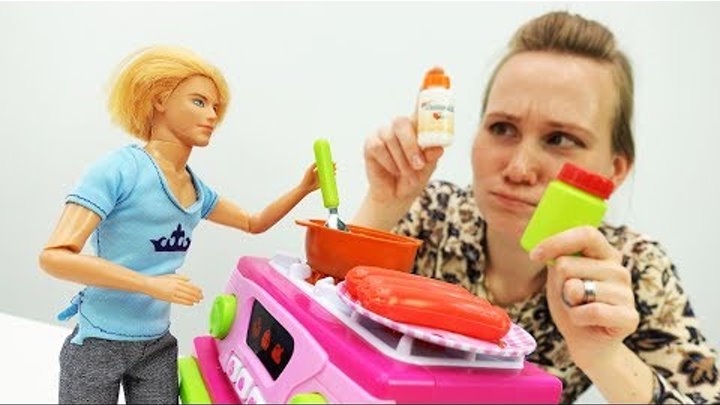 #Барби заболела! Игры в доктора: Кен лечит Барби от кашля. Мультик Барби для девочек на #Мамыидочки
