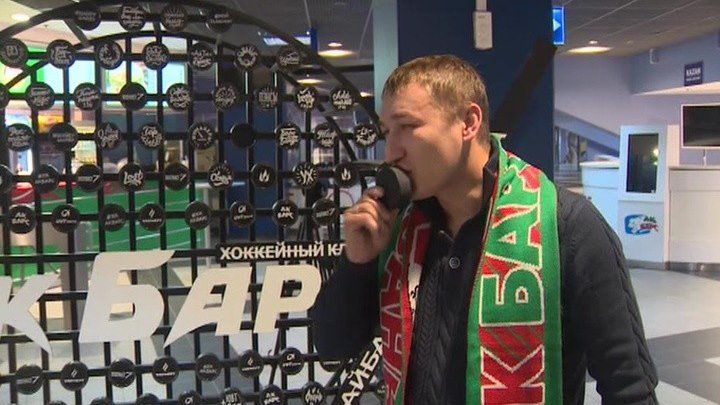 Болельщик "Ак Барса" выиграл миллион рублей, забросив шайбу через всю площадку