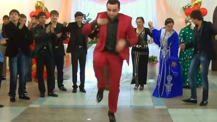 Жених цыган здорово танцует! Вы только посмотрите!!!