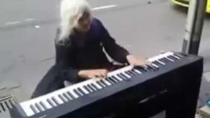 Когда эта бабуля села за пианино, все смеялись Но когда она начала играть