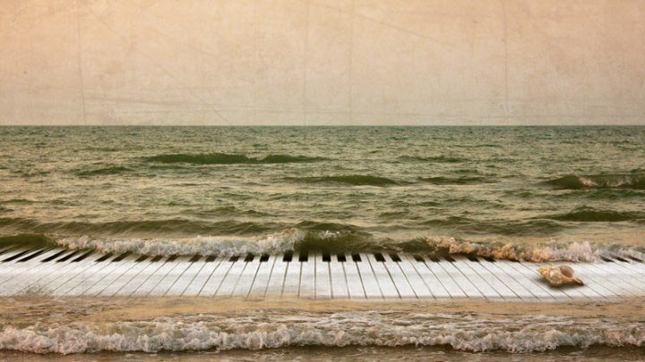 Волшебная игра на пианино под звуки волн океана..