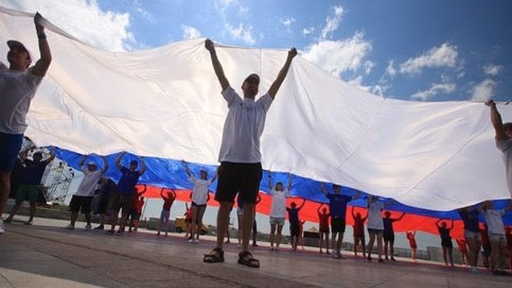 Флаг в 1000 квадратных метров развернули в Москве