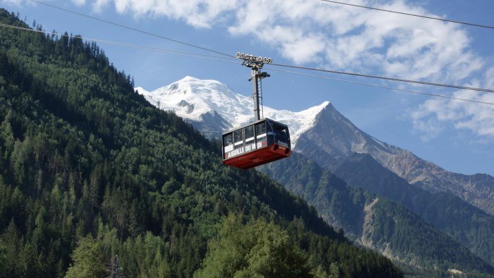 Из лета в зиму за 20 минут Chamonix to Aiguille du Midi cable car ride David Hudec @instagram travelfoto_vasil_klim