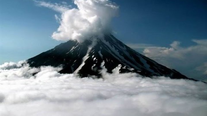 Момент мощного извержения вулкана в Мексике попал на видео