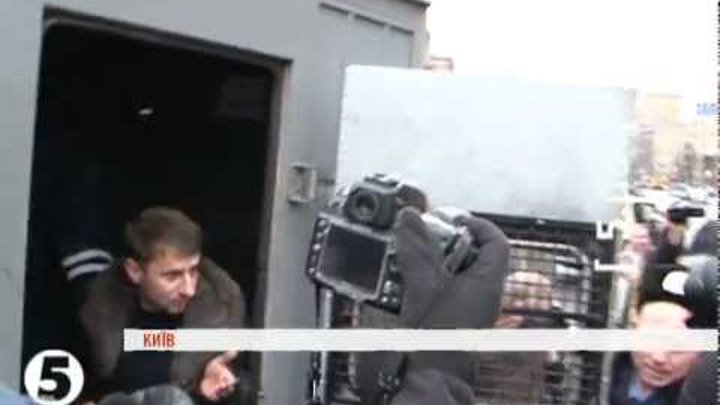 Презервативи з Януковичем на Майдані