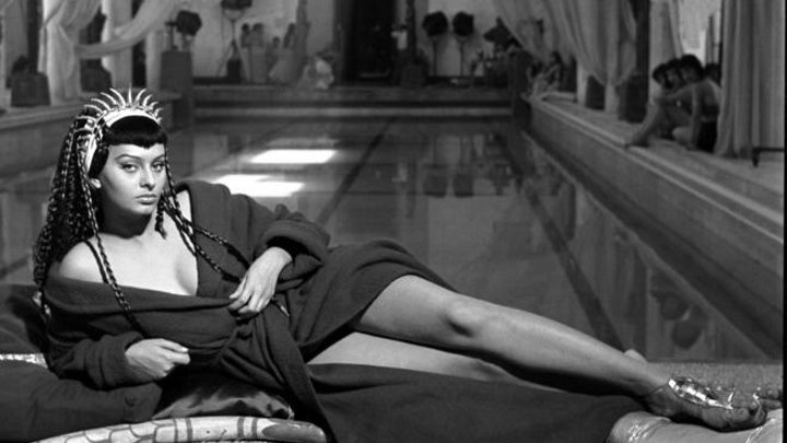 "Две ночи с Клеопатрой" (В ролях: Софи Лорен) / Due notti con Cleopatra (Марио Маттоли /Mario Mattoli/) [1953, Комедия, Исторический]