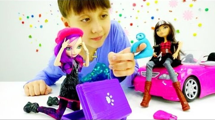 Видео про детские игрушки Монстер Хай: Кукла Евер Афтер Хай перепутала чемодан. Игры для девочек